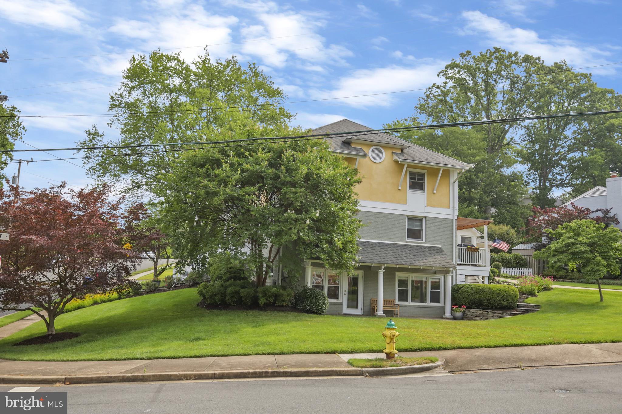 GOLF CLUB MANOR - Residential