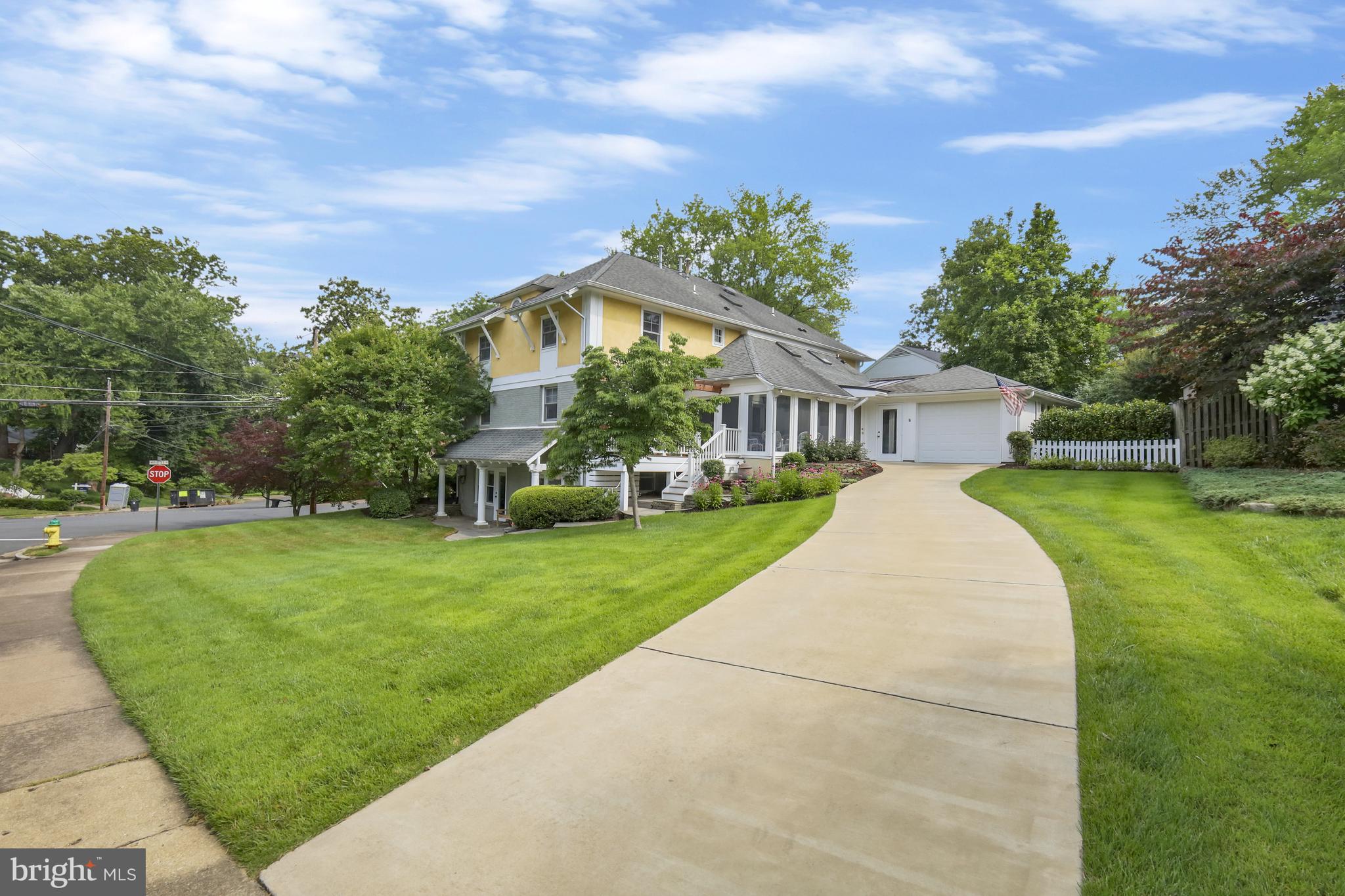 GOLF CLUB MANOR - Residential