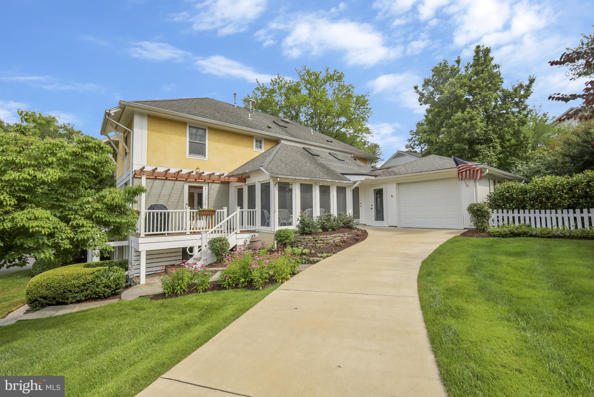 GOLF CLUB MANOR - Residential