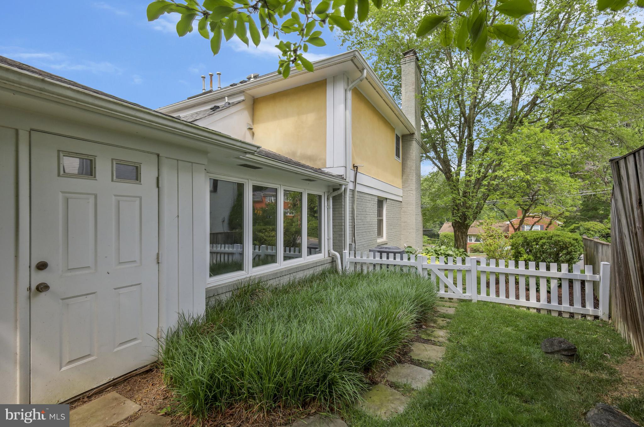 GOLF CLUB MANOR - Residential