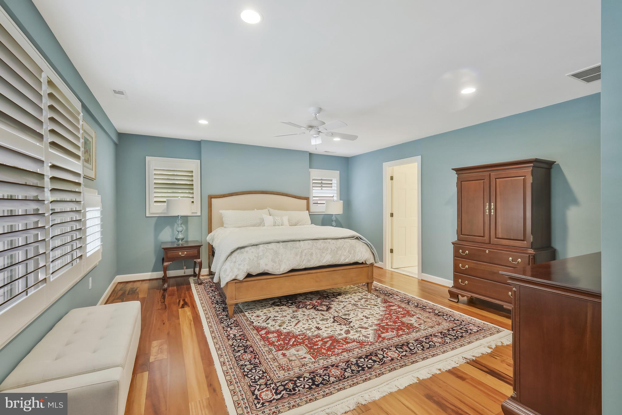 GOLF CLUB MANOR - Residential