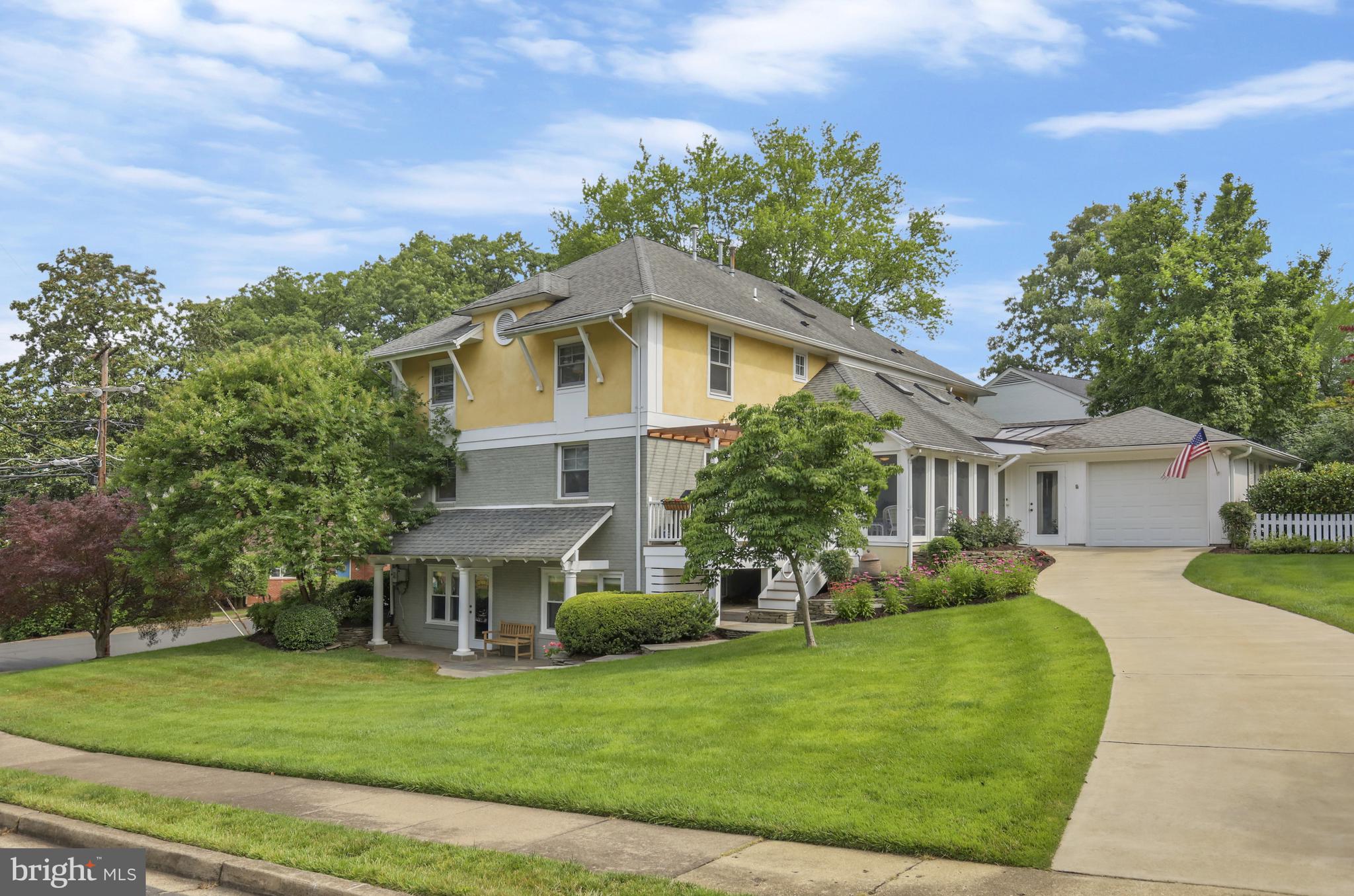 GOLF CLUB MANOR - Residential