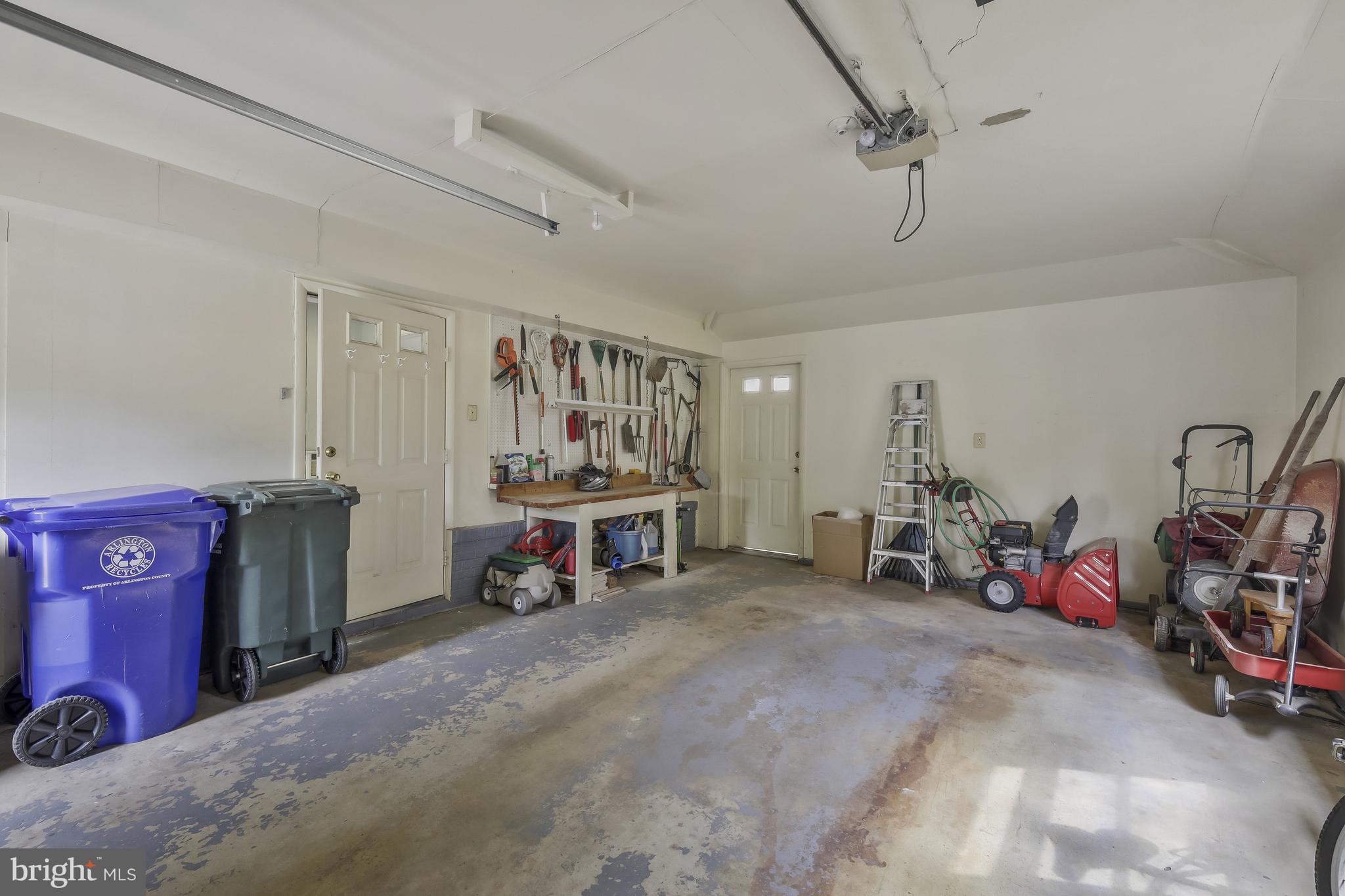 GOLF CLUB MANOR - Residential