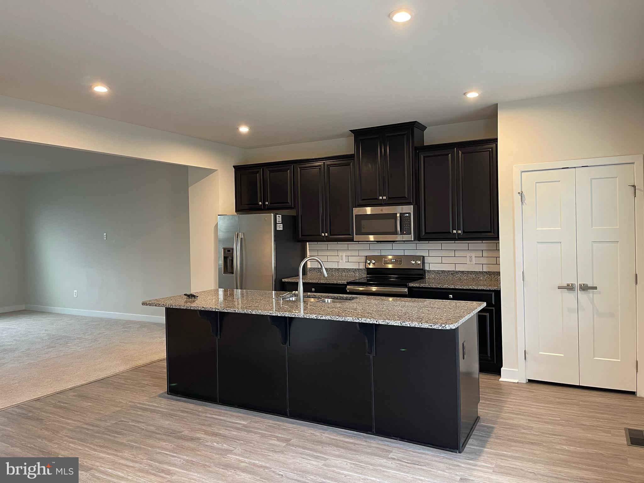 LAKE FREDERICK - Residential Lease