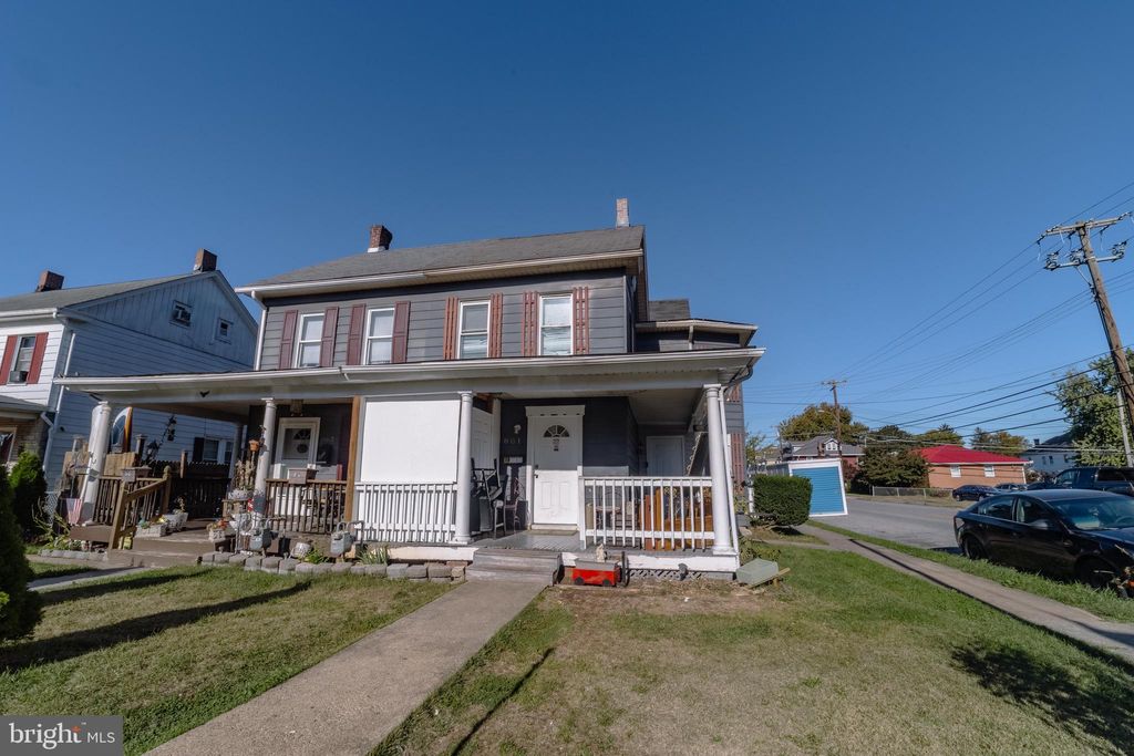 Photo of 801 Maryland Avenue, HAGERSTOWN, MD 21740 (MLS # MDWA2032354)