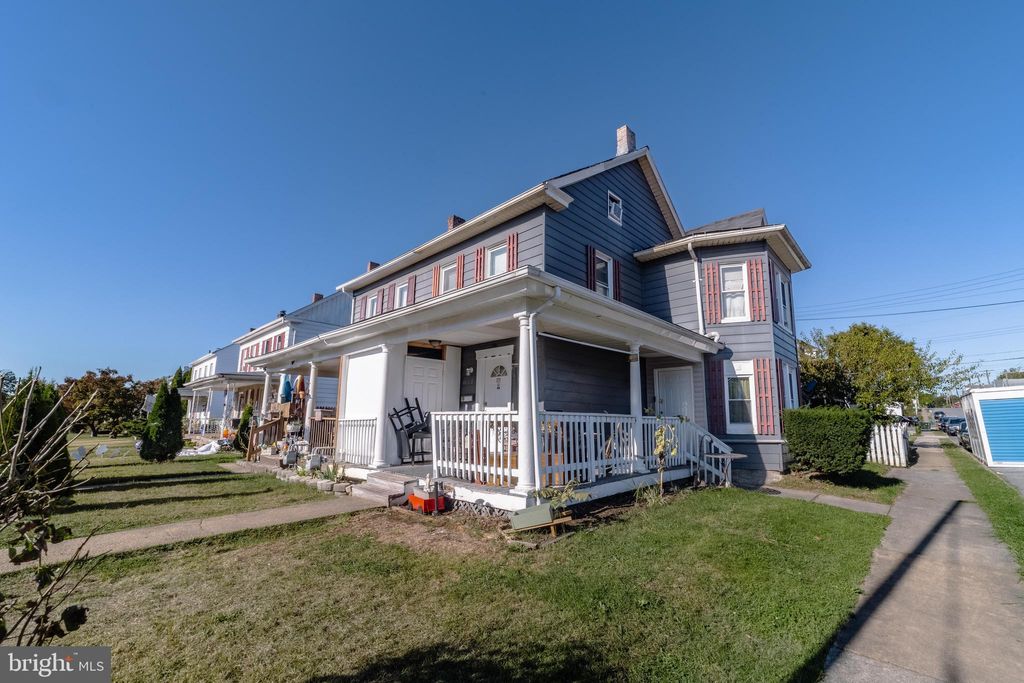 Photo of 801 Maryland Avenue, HAGERSTOWN, MD 21740 (MLS # MDWA2032354)