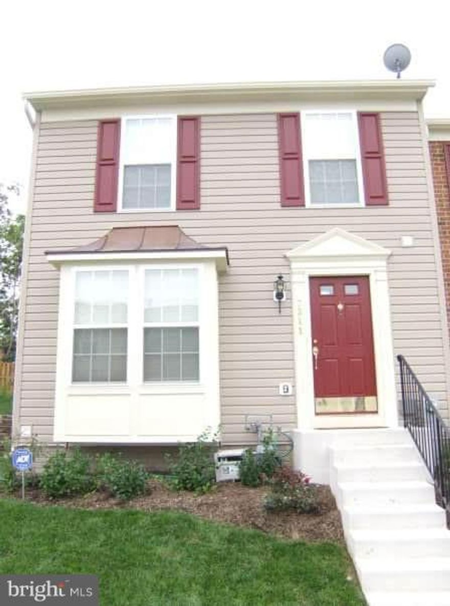 Well maintained end-of-group Townhouse.  3 beds and 2.5 baths. Open living and dining area.  Gleaming hardwood floors on main level and carpet on upper and lower levels.  Fully finished basement with washer an dryer.  Beautifully crafted deck in rear. quite neighborhood, close to all major highways. OWNER OCCUPIED! 24HOURS NOTICE TO SHOW REQUIRED.