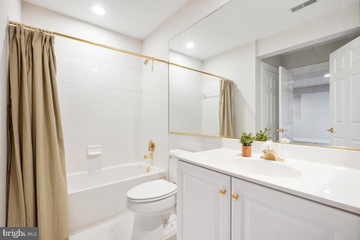 PT ROCKVILLE OUT RES 3 - Residential