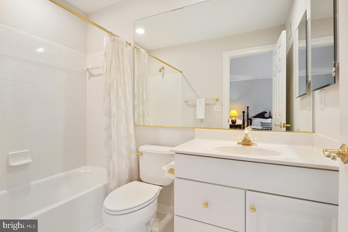 PT ROCKVILLE OUT RES 3 - Residential