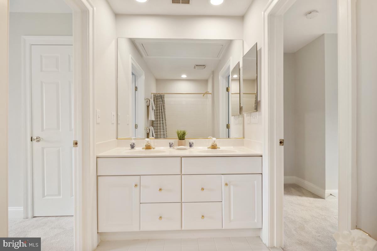 PT ROCKVILLE OUT RES 3 - Residential