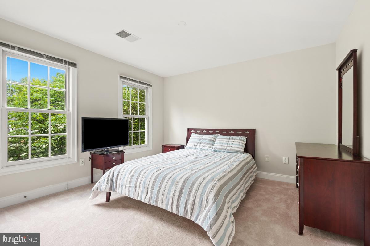 PT ROCKVILLE OUT RES 3 - Residential