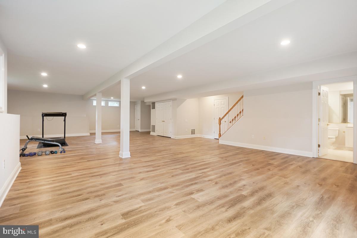 PT ROCKVILLE OUT RES 3 - Residential