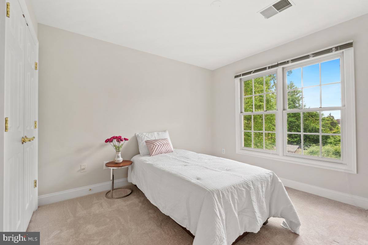 PT ROCKVILLE OUT RES 3 - Residential