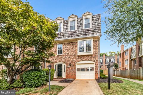 2943 OAKBOROUGH SQUARE OAKTON VA 22124