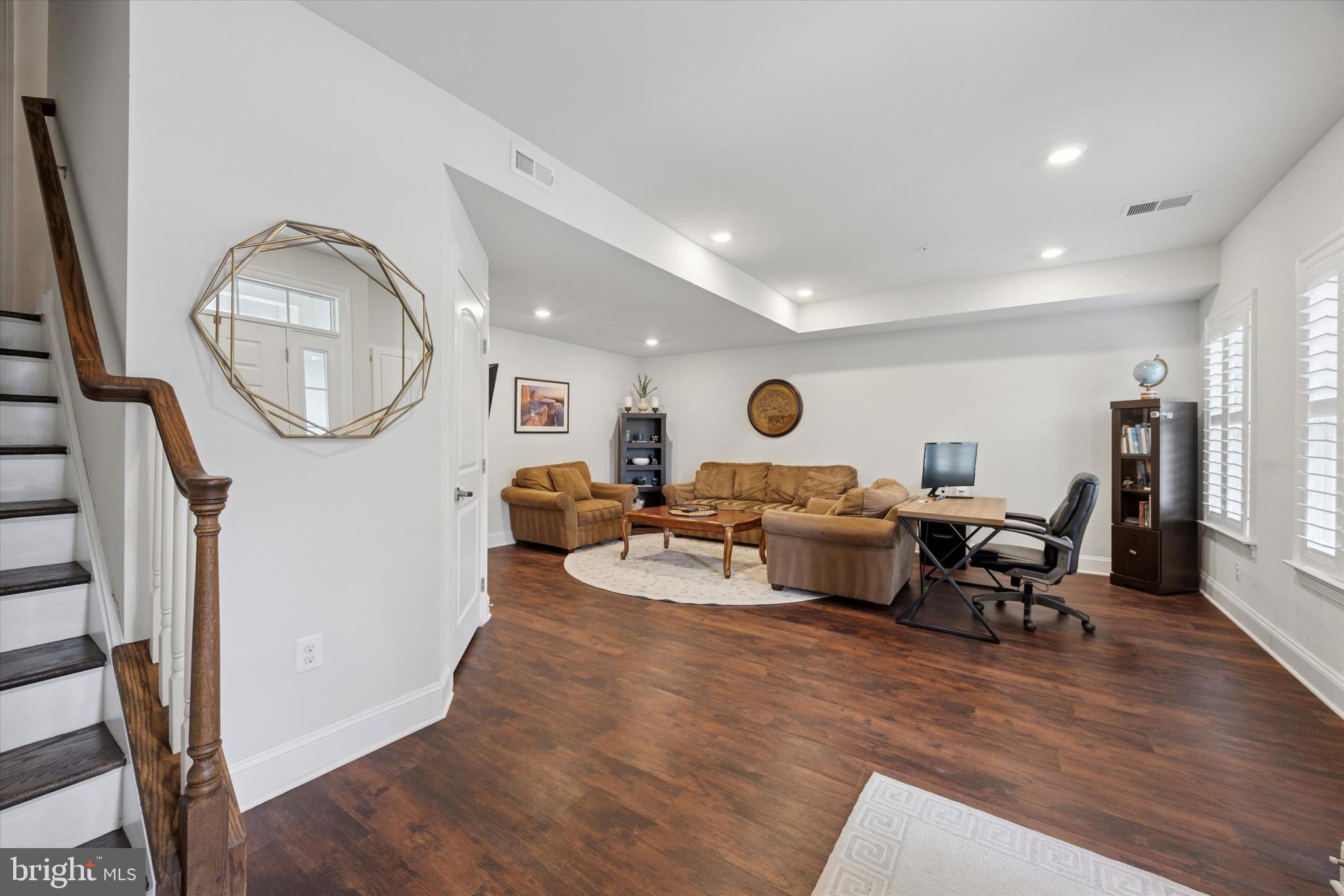 522 CLIFF LANE