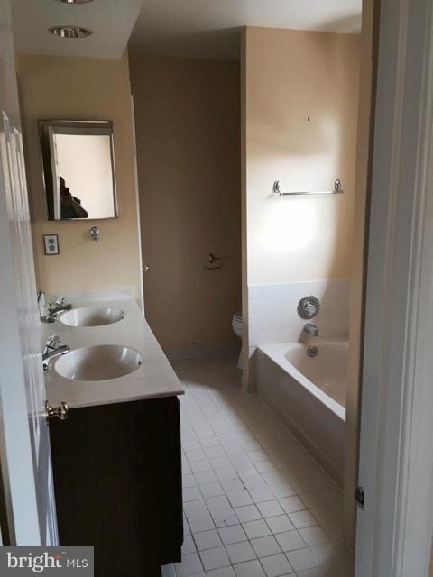 LEE MANOR - Residential