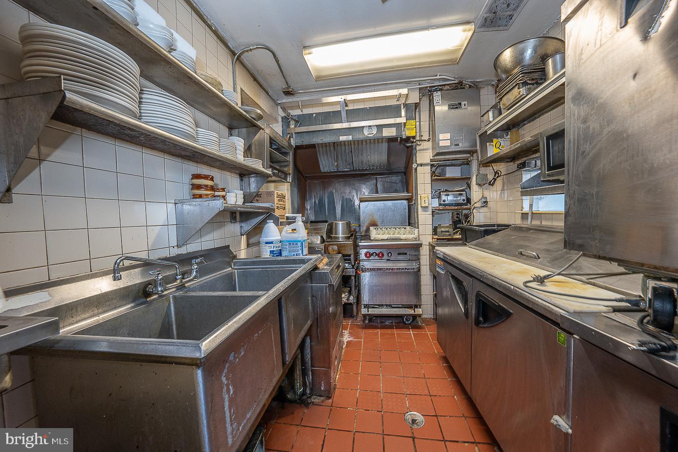 CENTER CITY - Commercial Sale