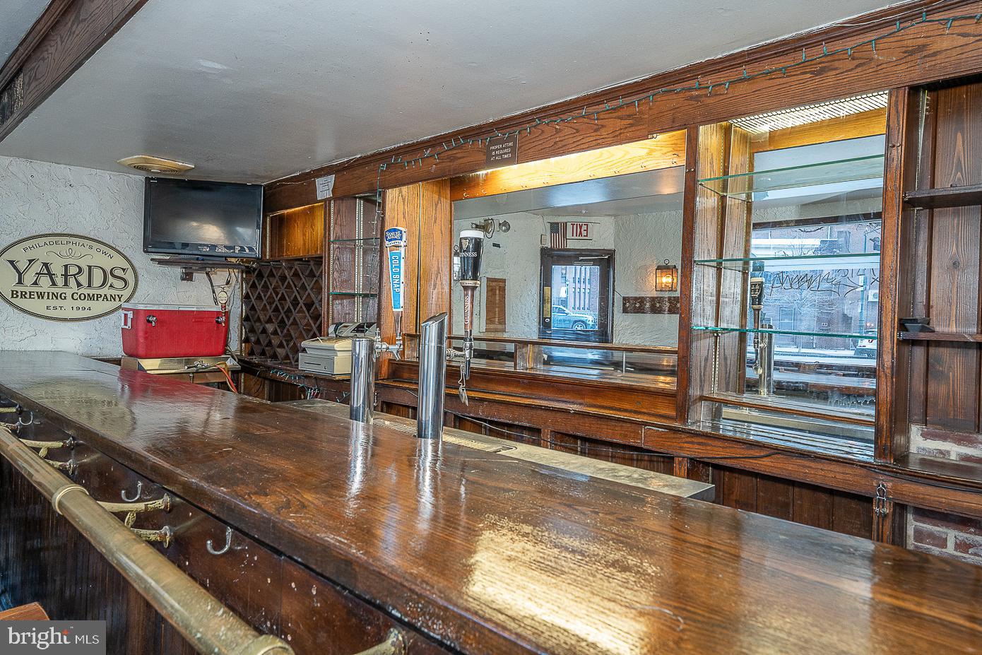 CENTER CITY - Commercial Sale