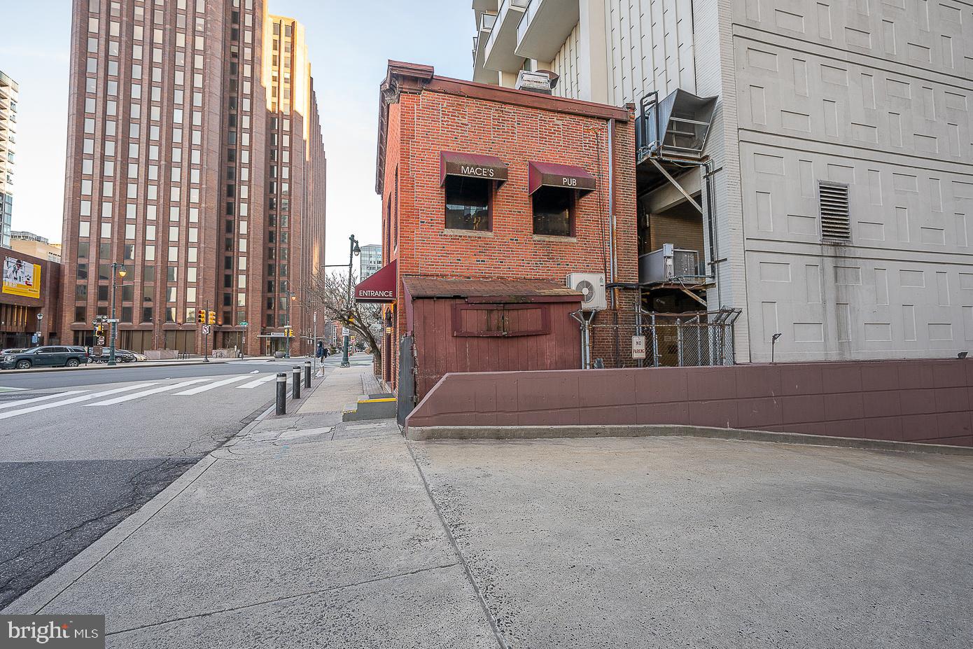 CENTER CITY - Commercial Sale