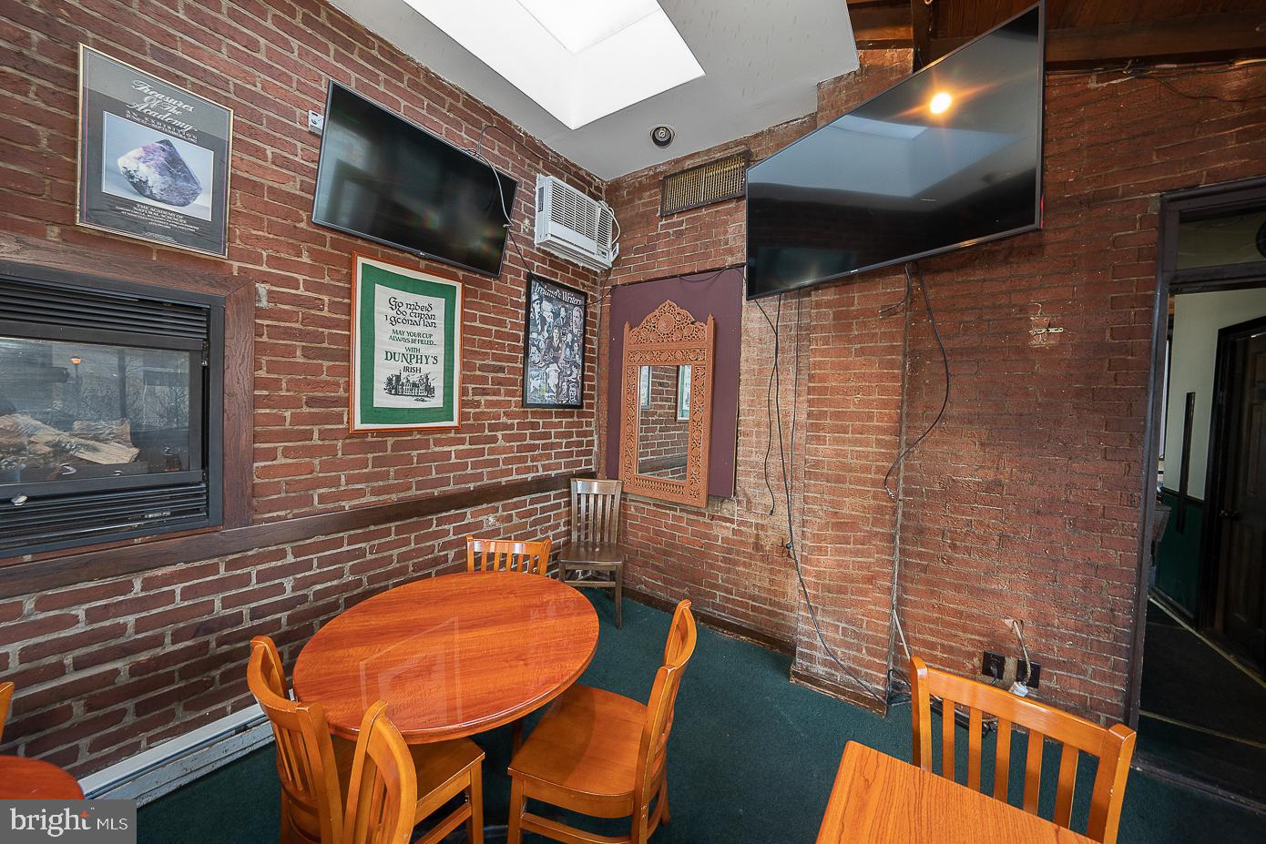 CENTER CITY - Commercial Sale