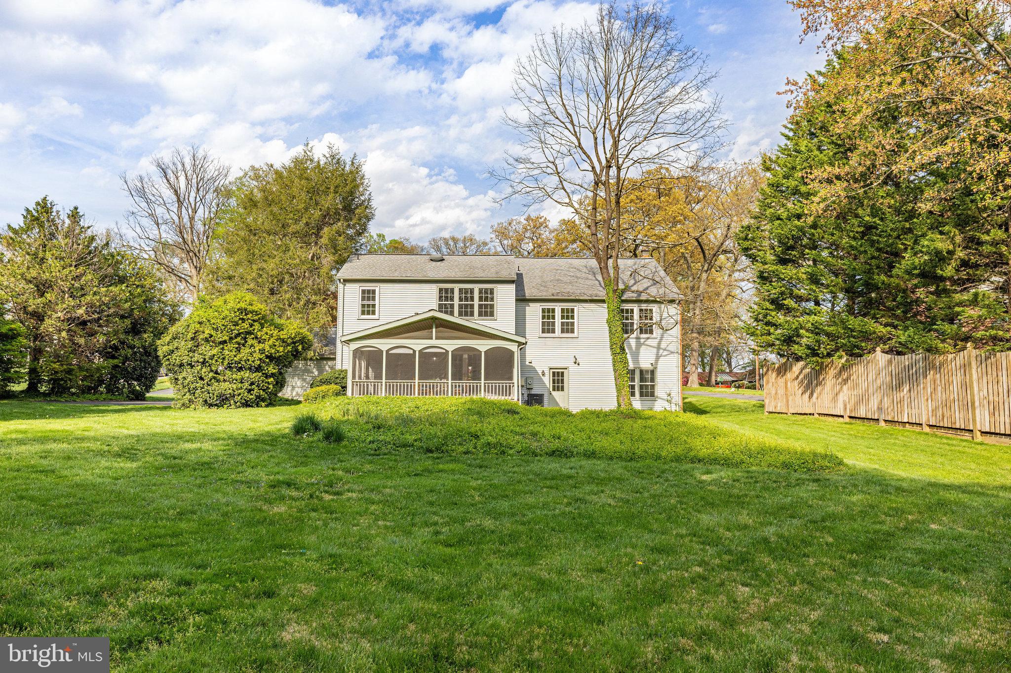 FAIRFAX COUNTRY CLUB ESTATES - Residential