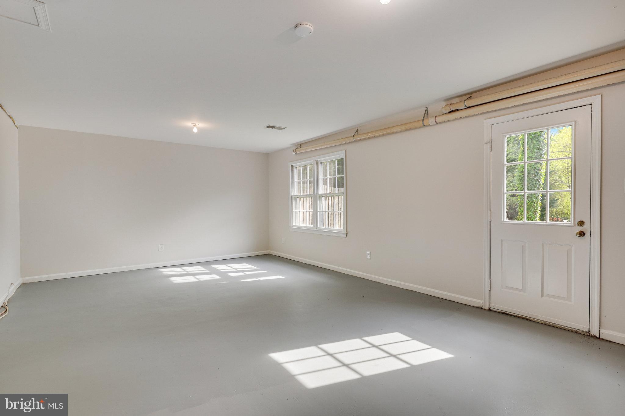 FAIRFAX COUNTRY CLUB ESTATES - Residential