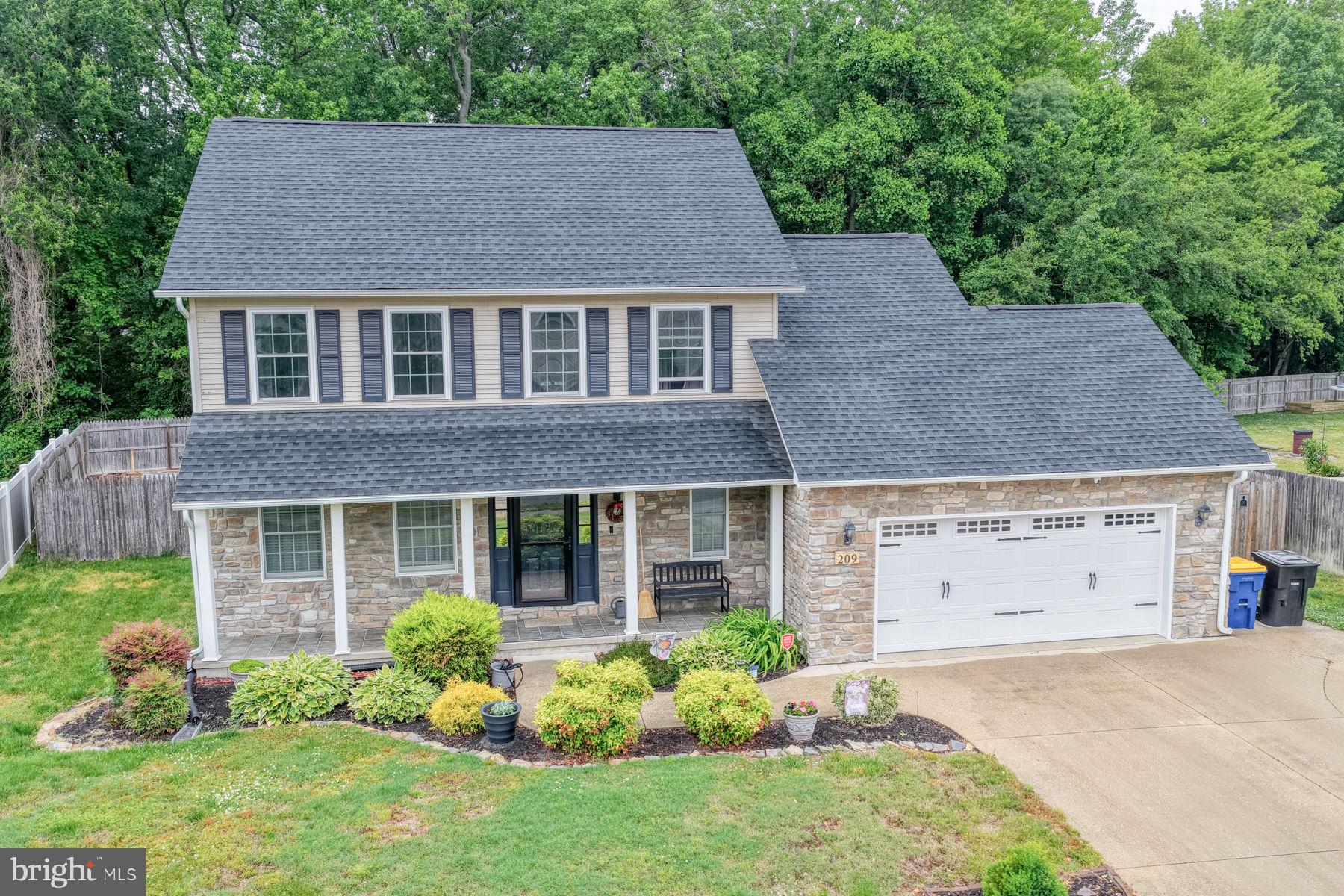 209 CAROLINE PLACE N