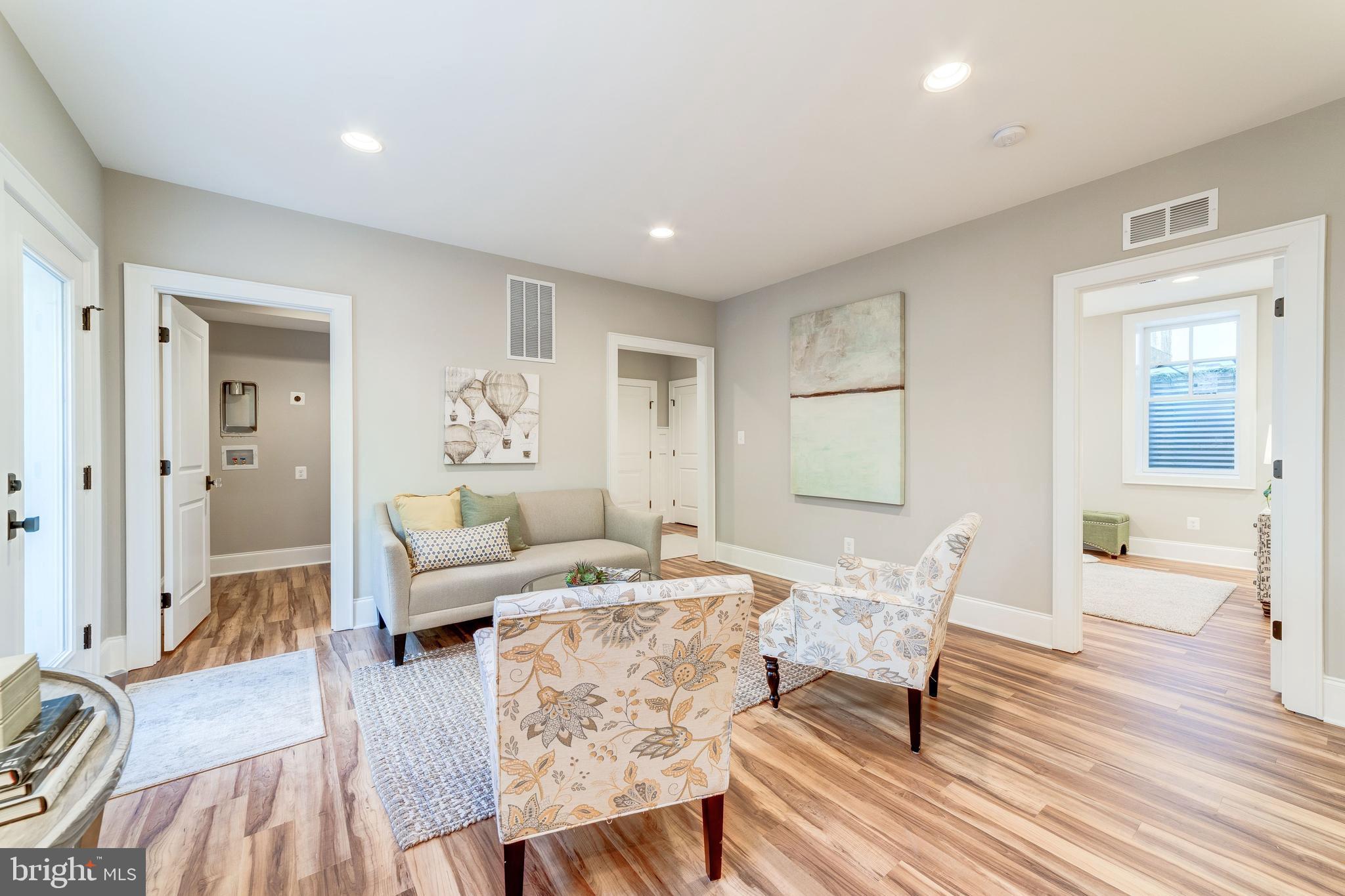 LEE HEIGHTS - Residential