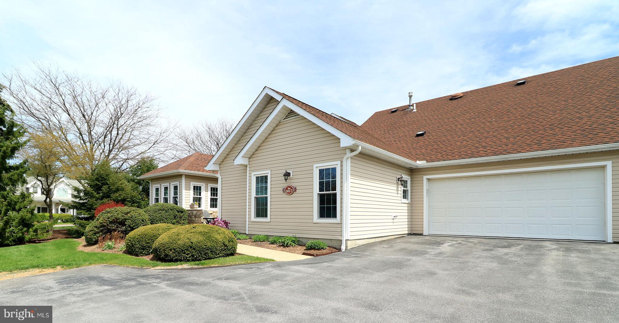 THOROUGHBRED CROSSING - Residential