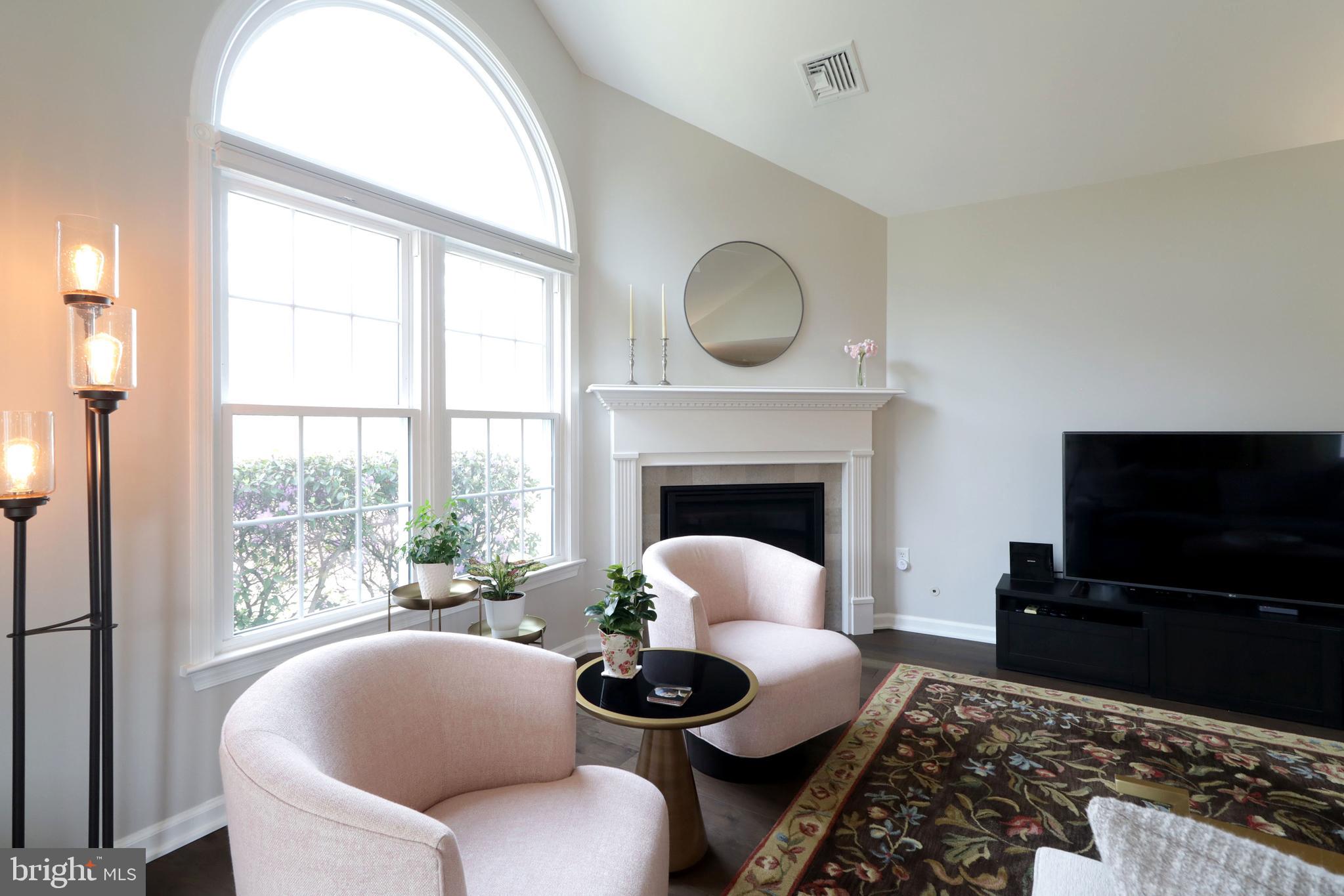 THOROUGHBRED CROSSING - Residential