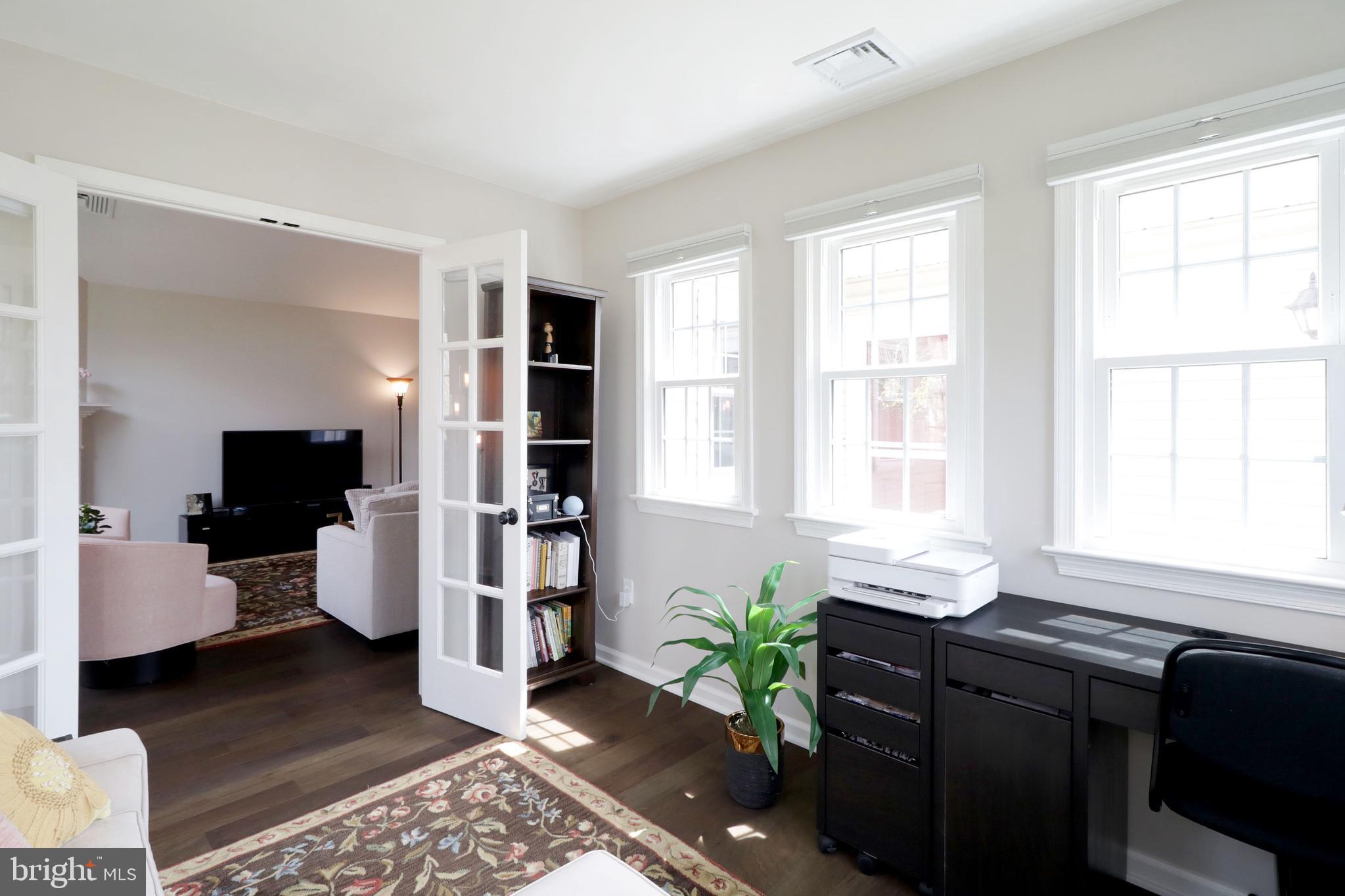 THOROUGHBRED CROSSING - Residential