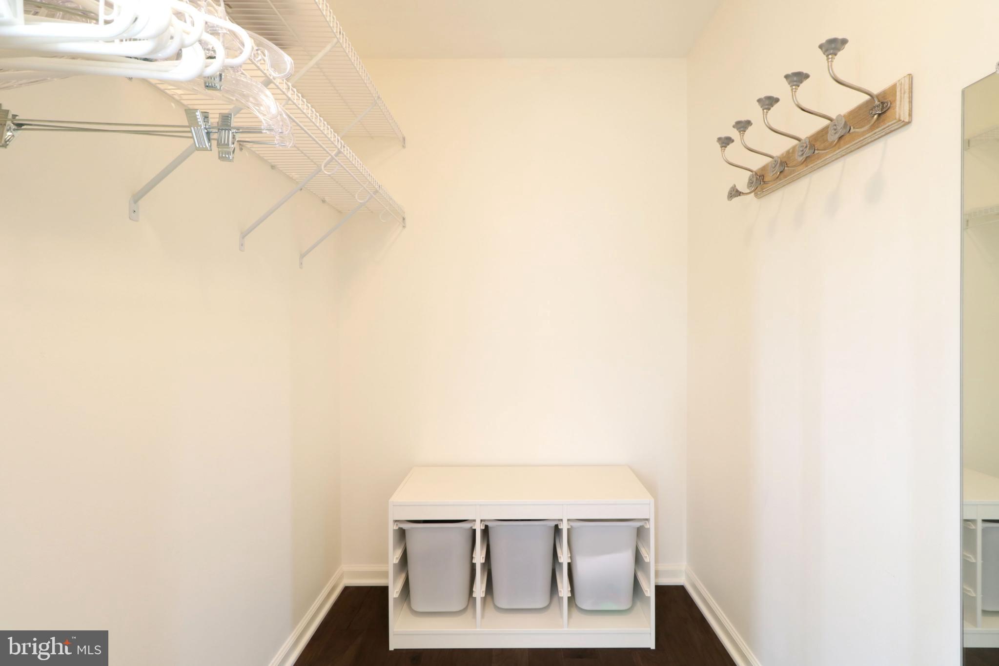 THOROUGHBRED CROSSING - Residential