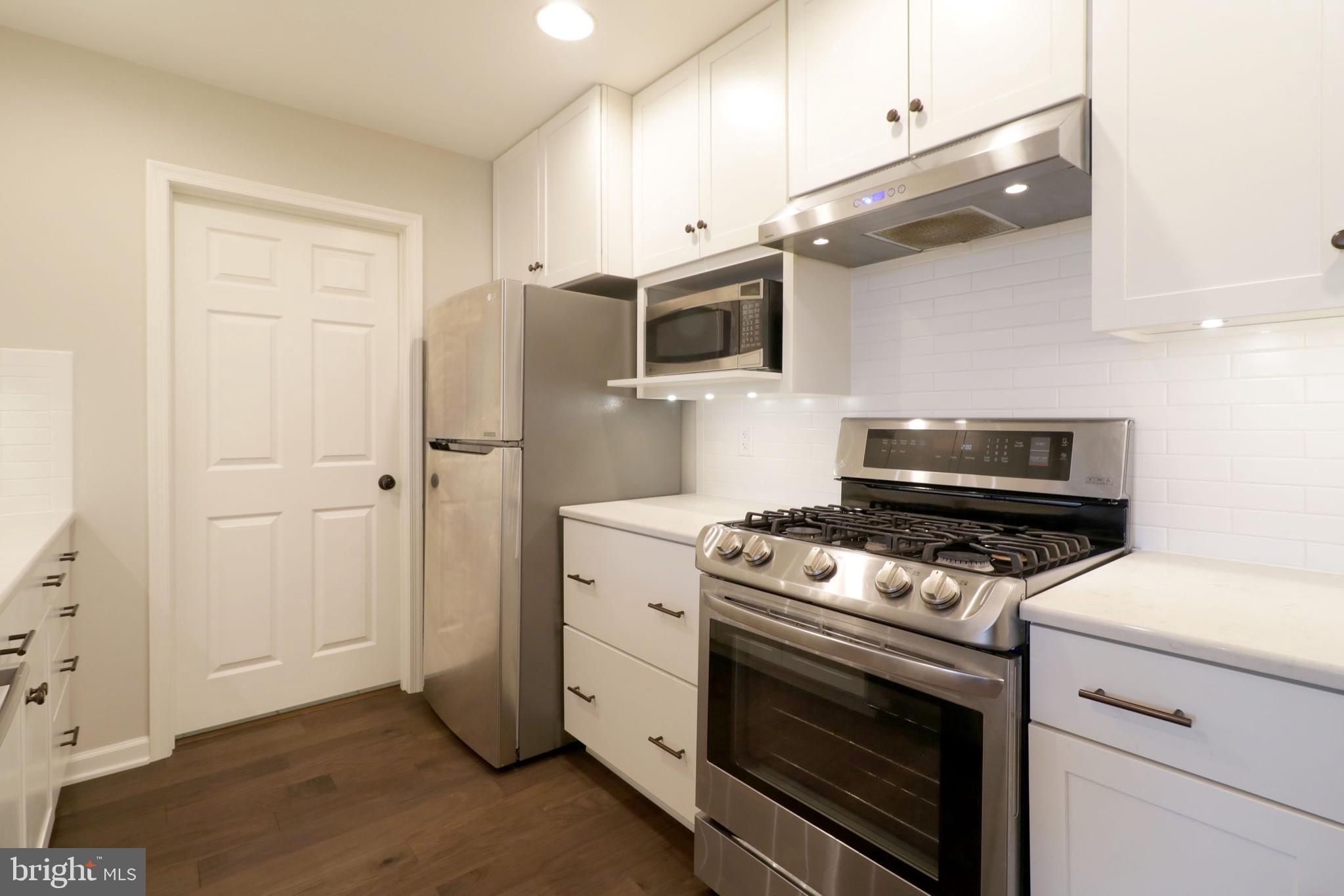 THOROUGHBRED CROSSING - Residential