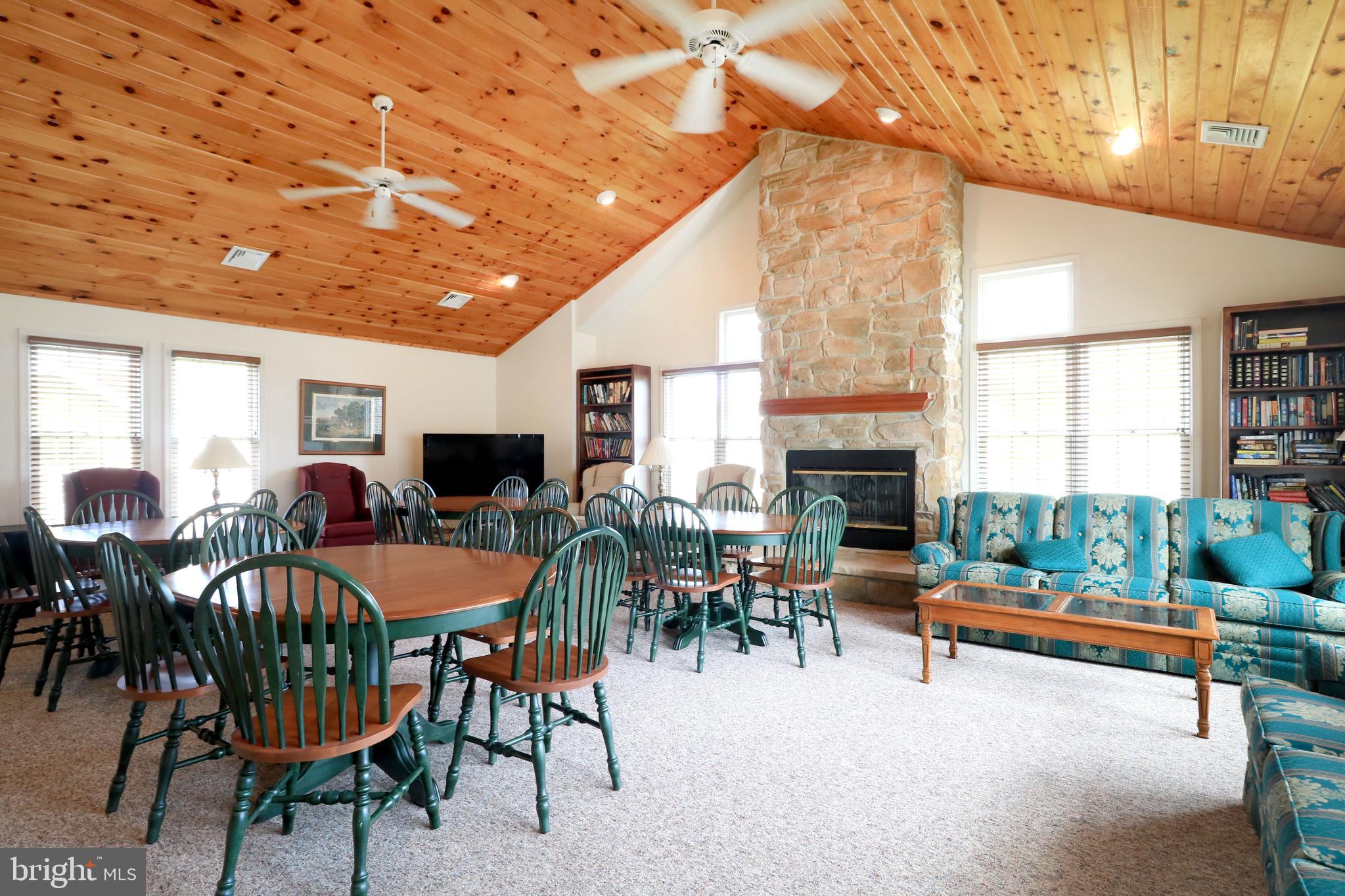 THOROUGHBRED CROSSING - Residential