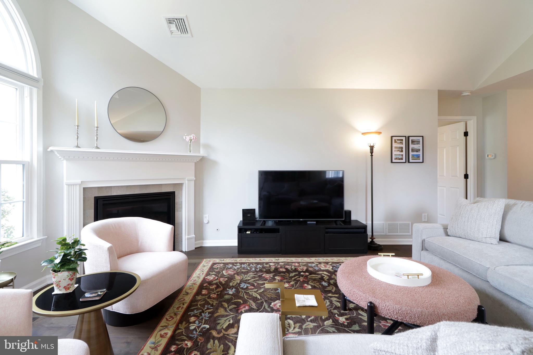 THOROUGHBRED CROSSING - Residential