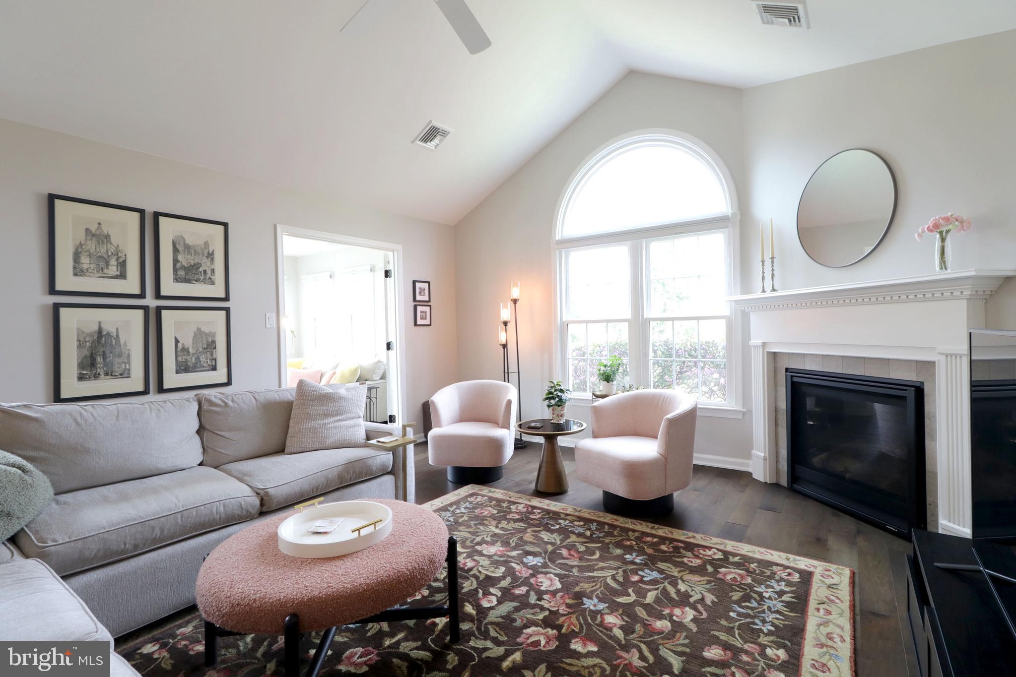 THOROUGHBRED CROSSING - Residential