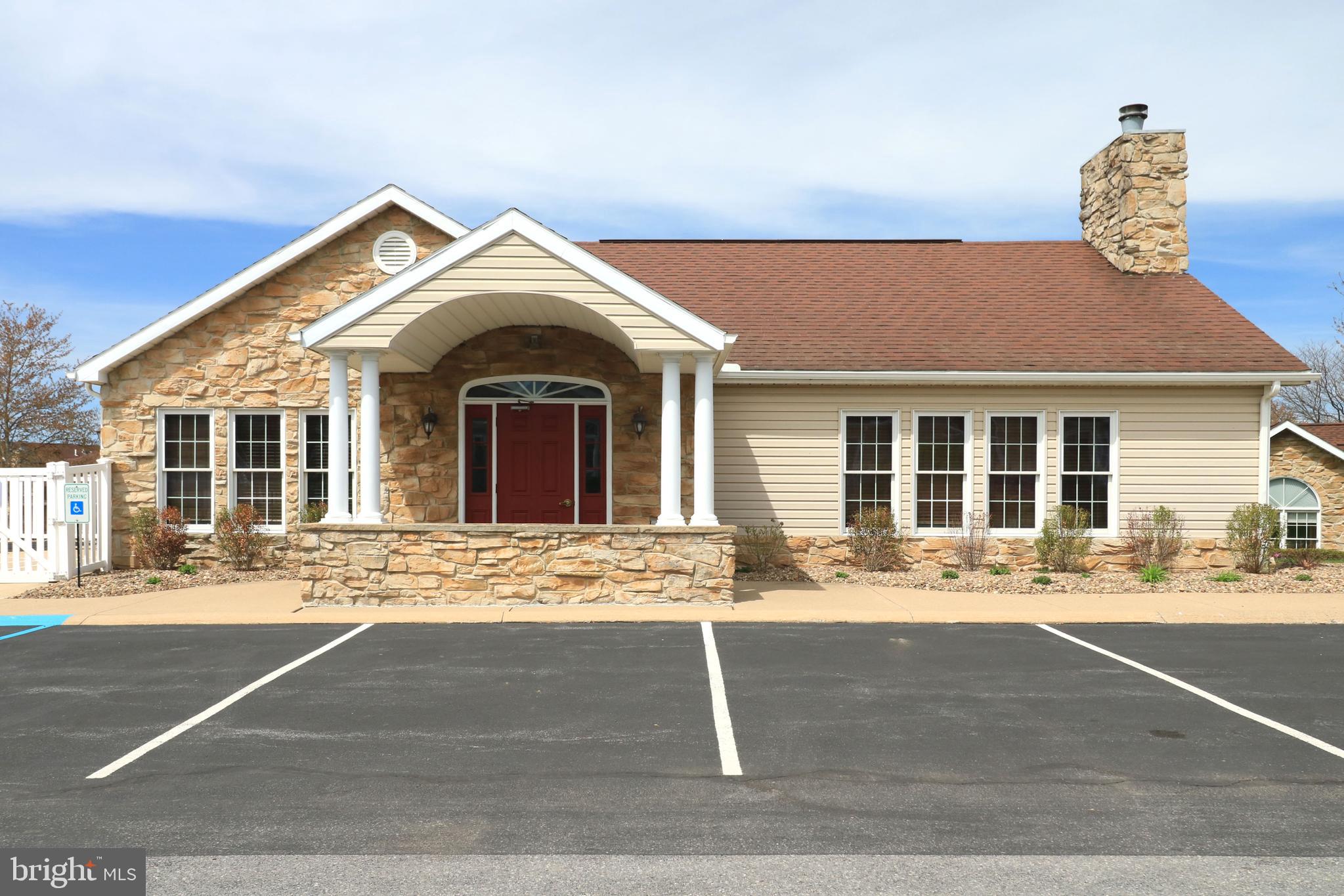 THOROUGHBRED CROSSING - Residential