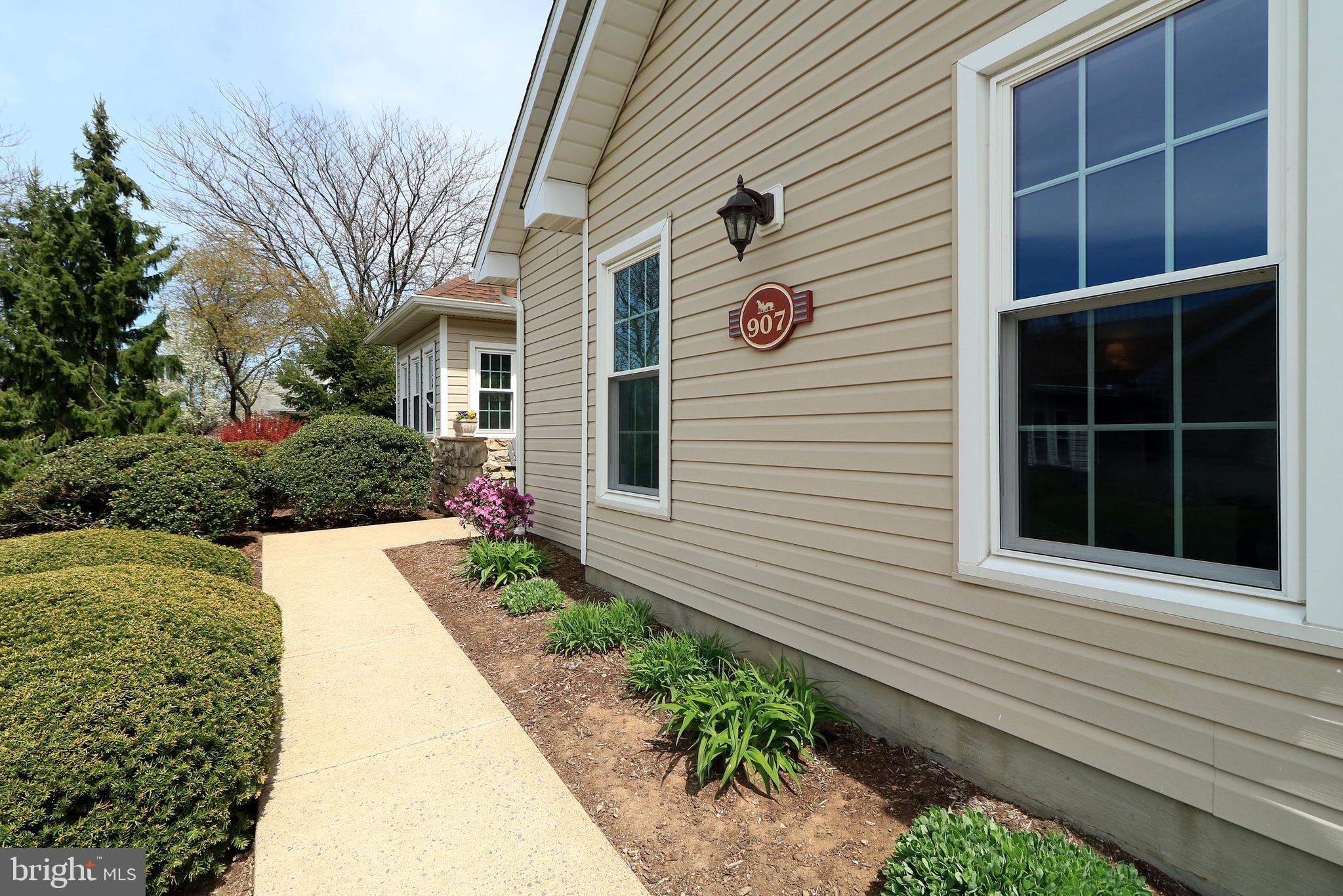 THOROUGHBRED CROSSING - Residential