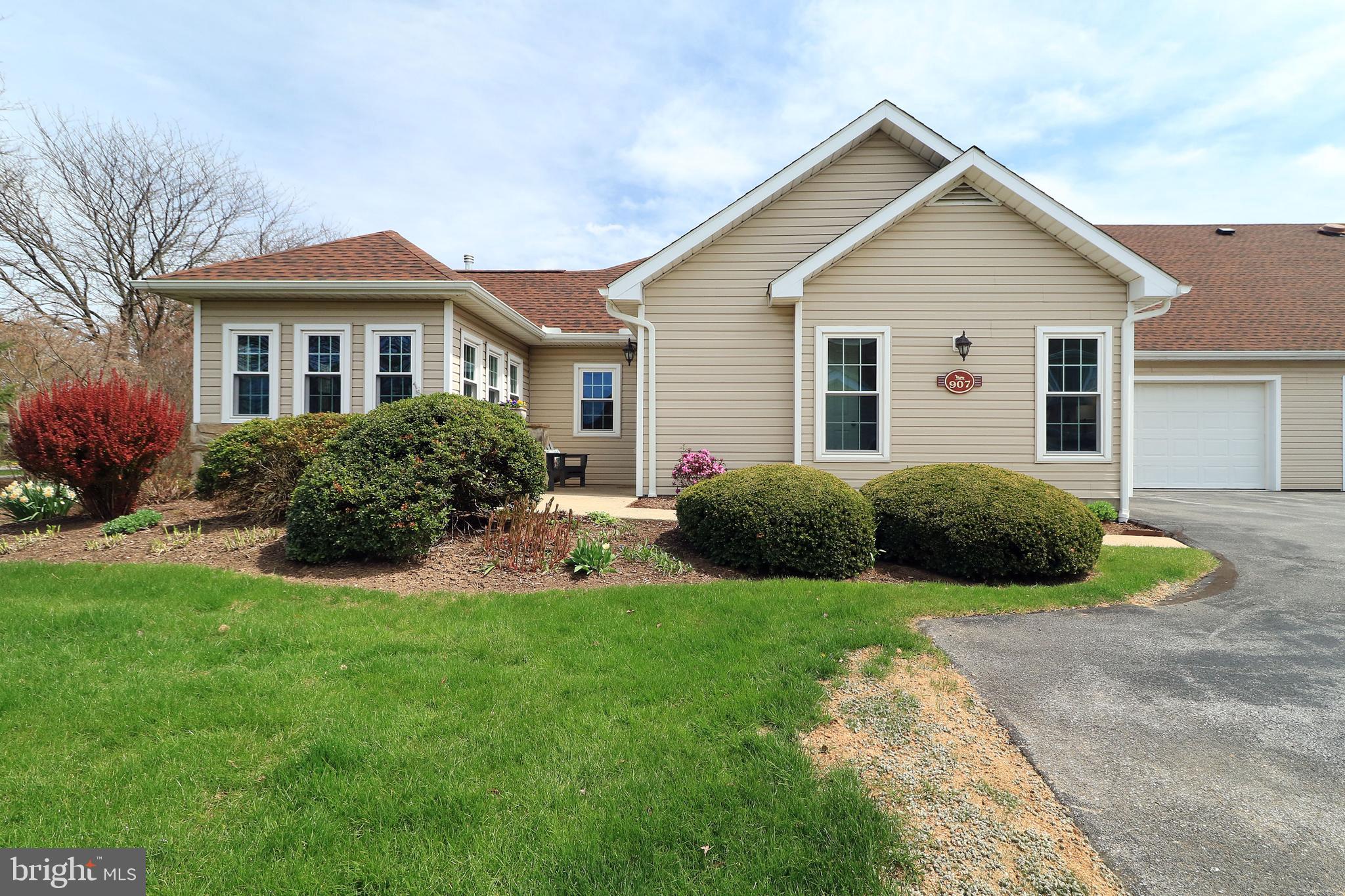 THOROUGHBRED CROSSING - Residential