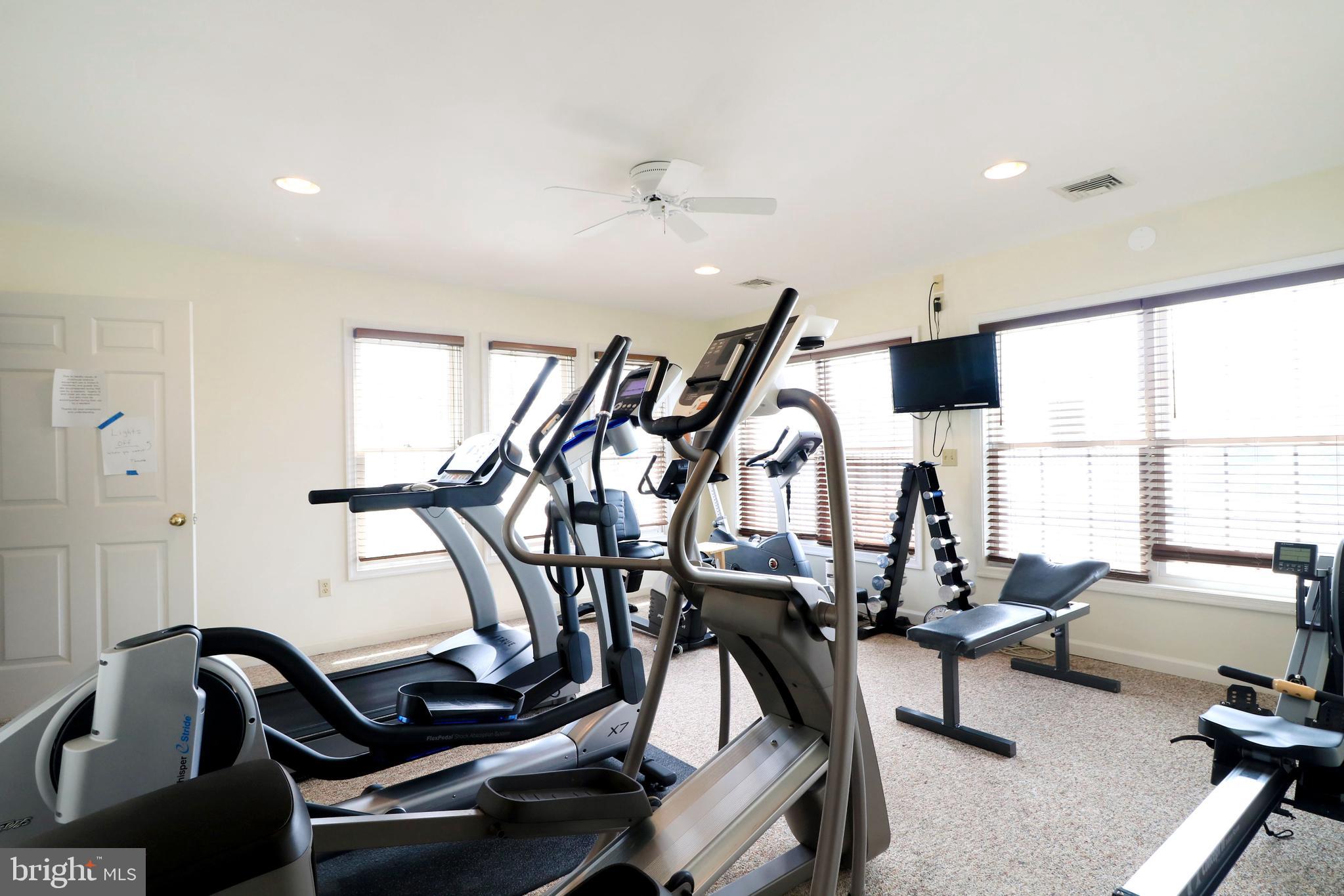 THOROUGHBRED CROSSING - Residential