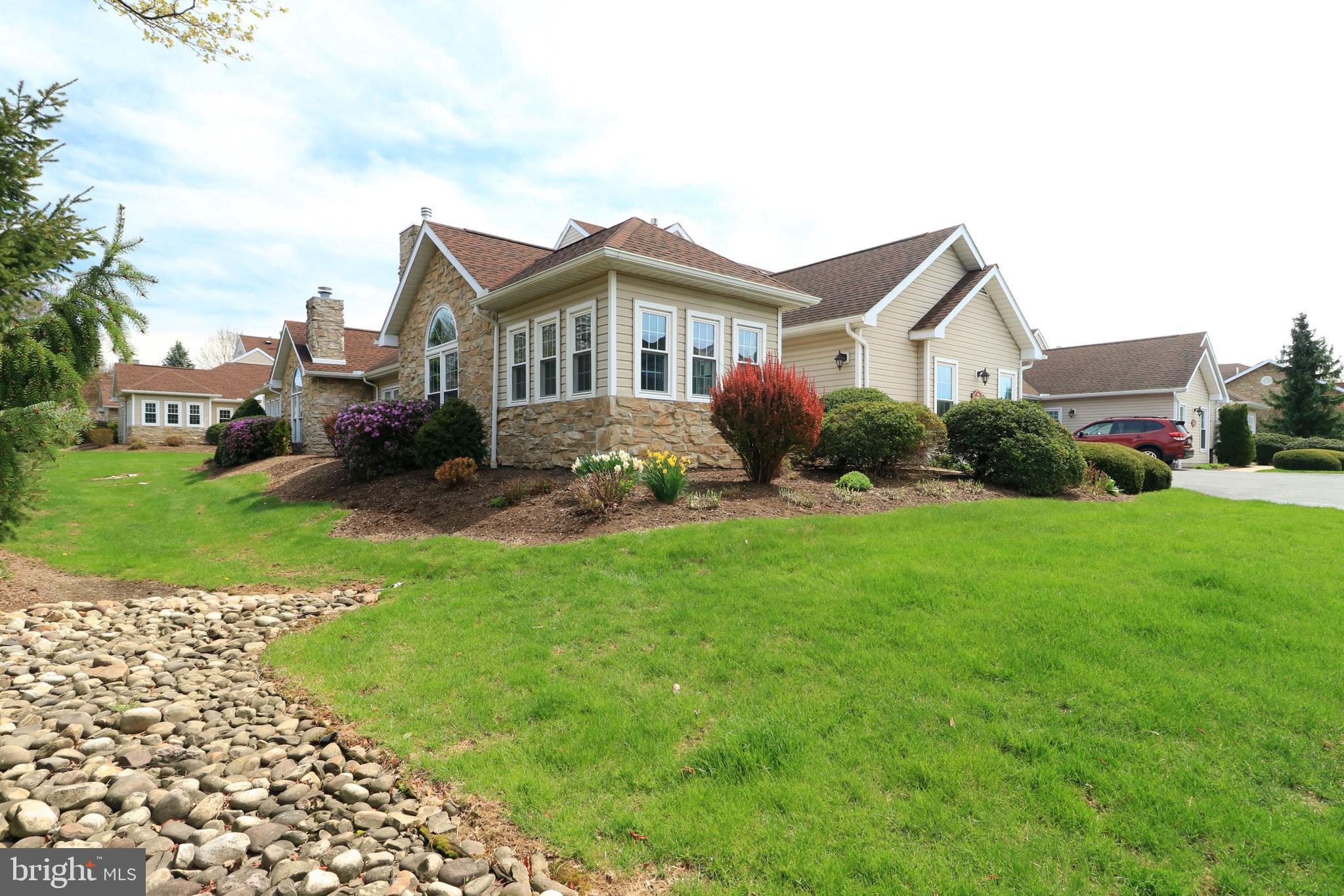 THOROUGHBRED CROSSING - Residential