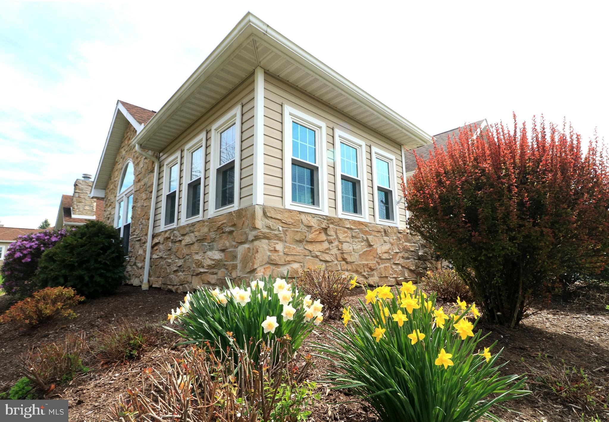 THOROUGHBRED CROSSING - Residential