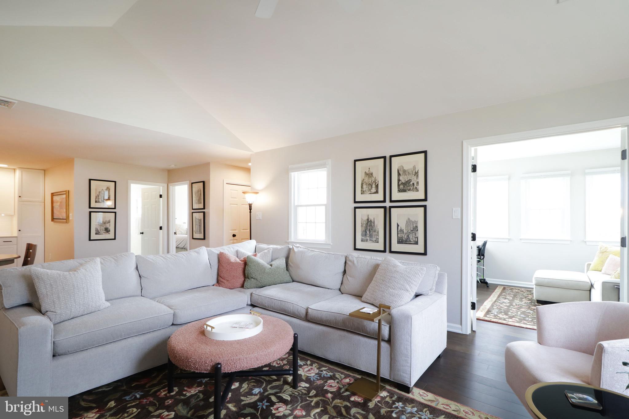 THOROUGHBRED CROSSING - Residential