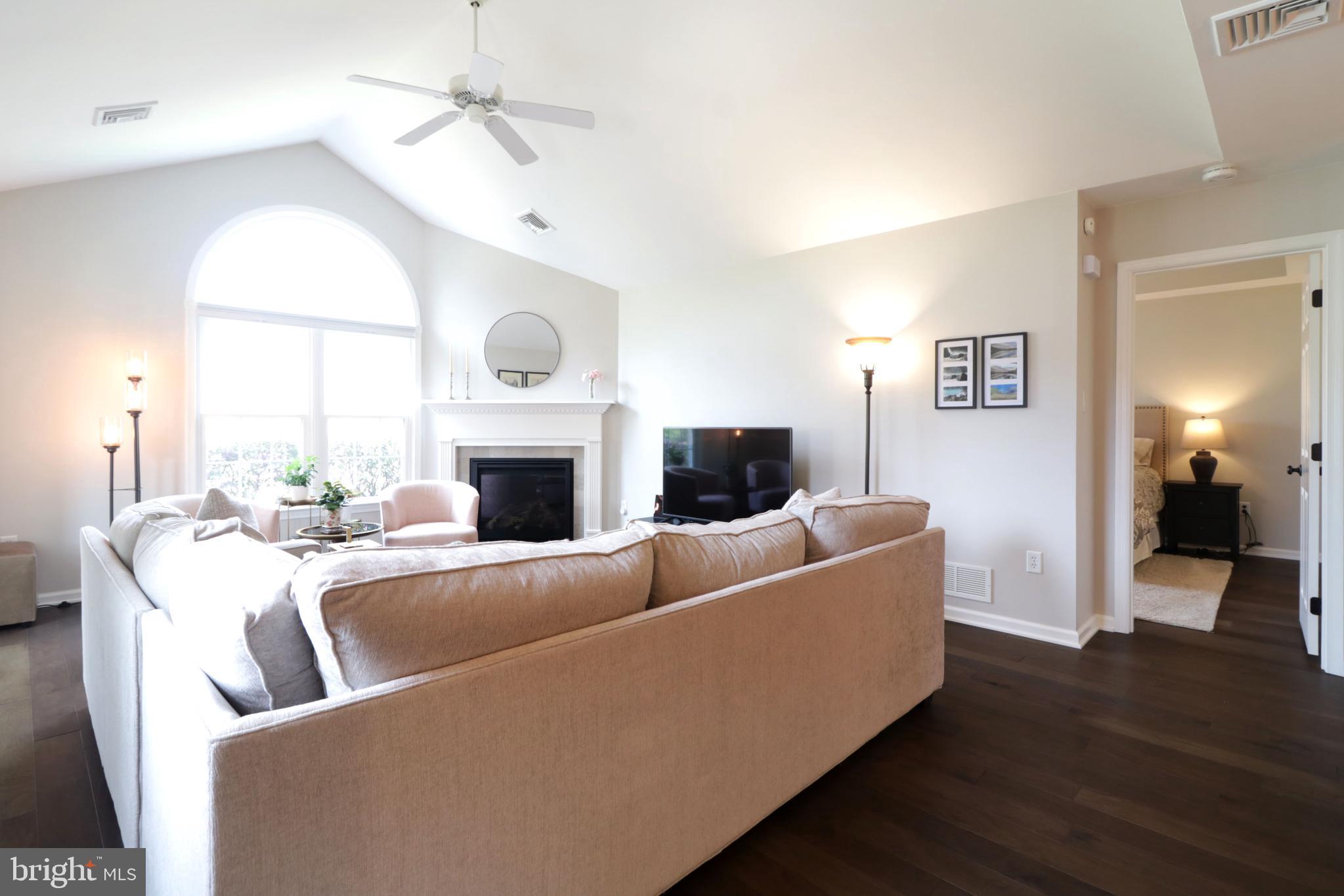 THOROUGHBRED CROSSING - Residential