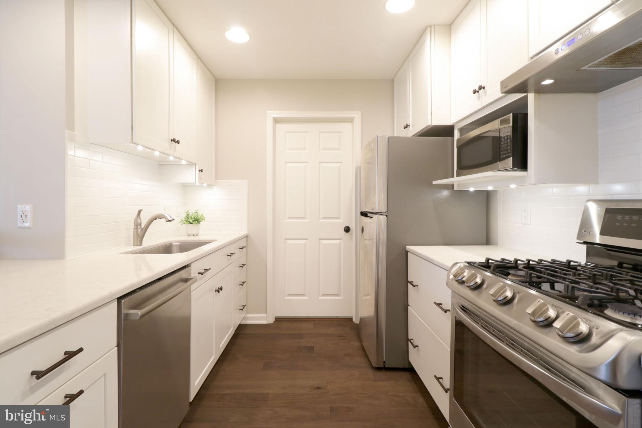 THOROUGHBRED CROSSING - Residential