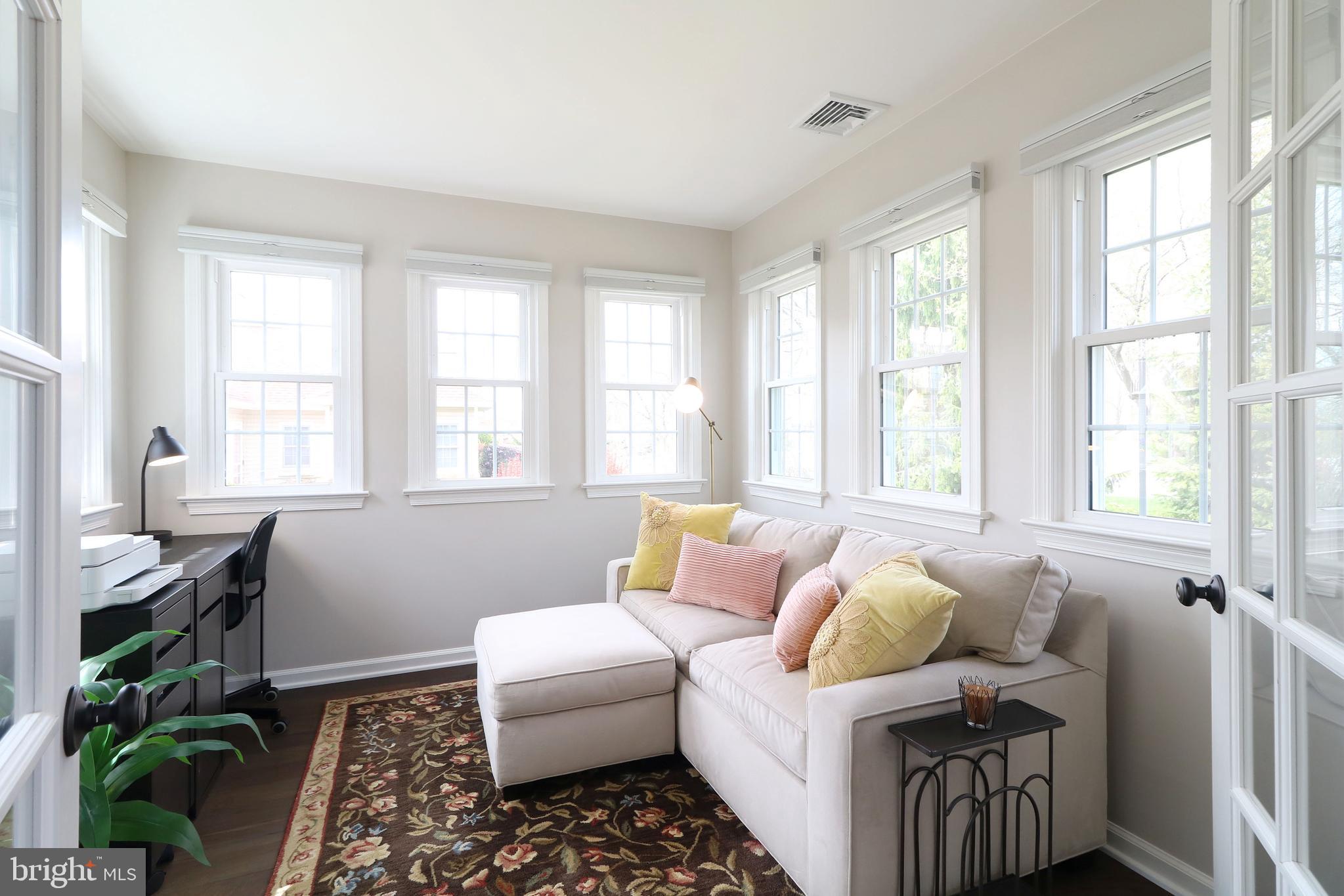 THOROUGHBRED CROSSING - Residential