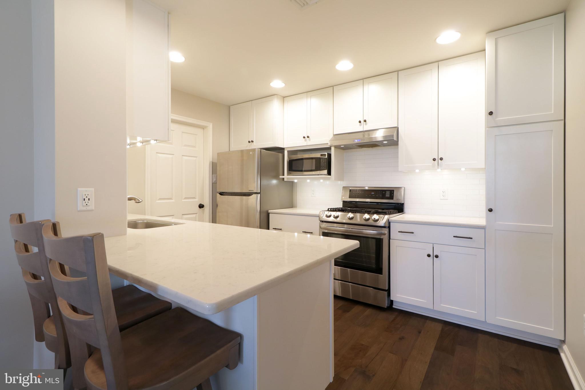 THOROUGHBRED CROSSING - Residential