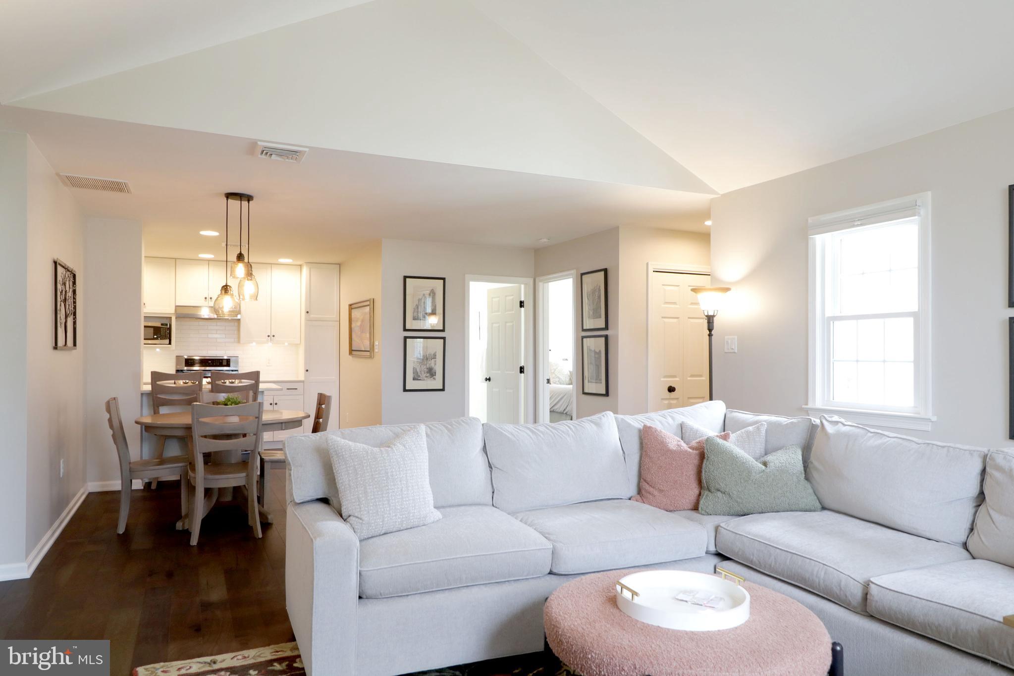 THOROUGHBRED CROSSING - Residential