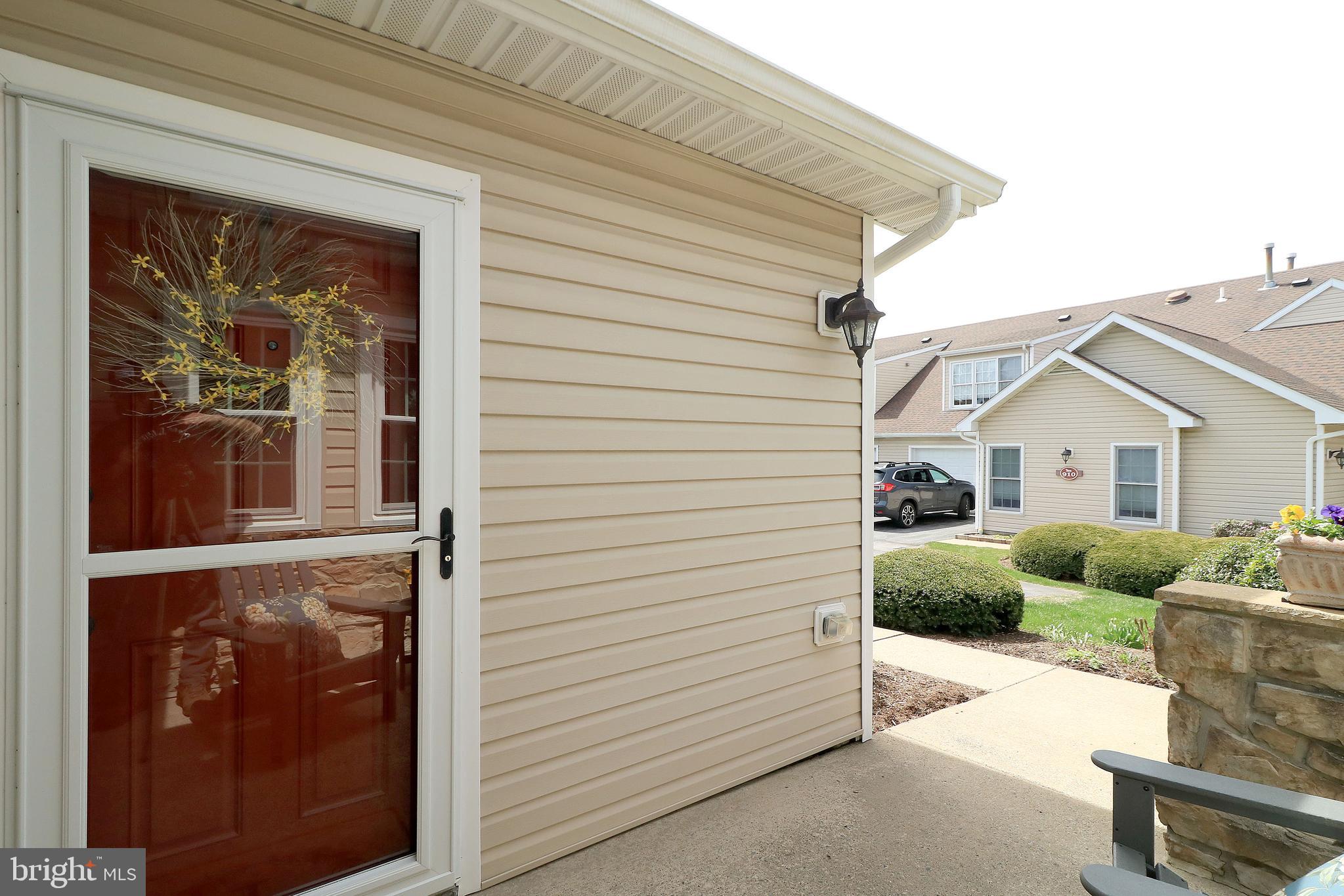 THOROUGHBRED CROSSING - Residential