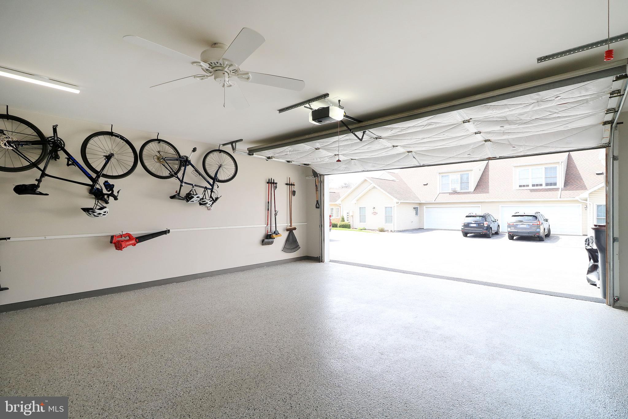 THOROUGHBRED CROSSING - Residential